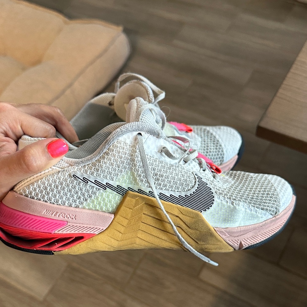 Nike Women's White and Pink Athletic Sneakers